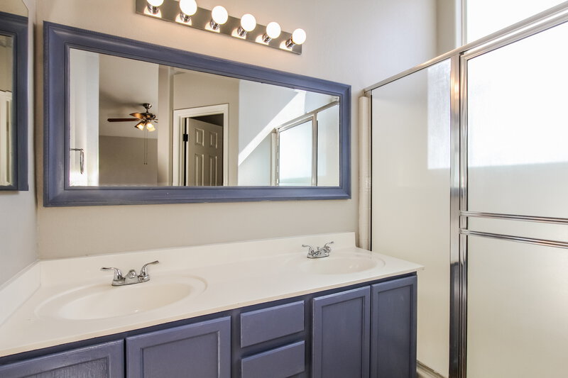 2,285/Mo, 8019 W Alex Ave Peoria, AZ 85382 Main Bathroom View