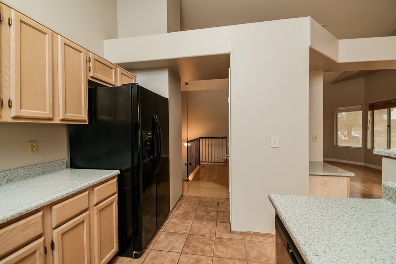 2,390/Mo, 1449 E Laurel Ave Gilbert, AZ 85234 Kitchen View 2