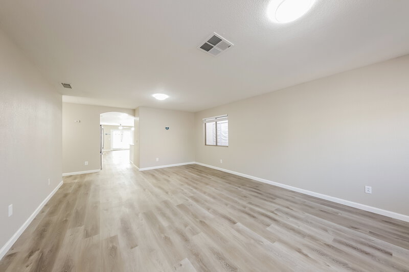 2,155/Mo, 3841 W Villa Linda Dr Glendale, AZ 85310 Living Room View