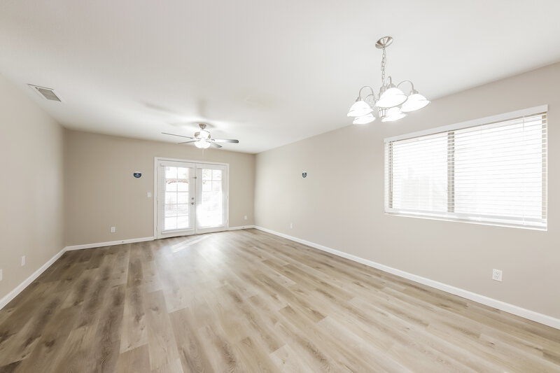 2,155/Mo, 3841 W Villa Linda Dr Glendale, AZ 85310 Living Room View 3