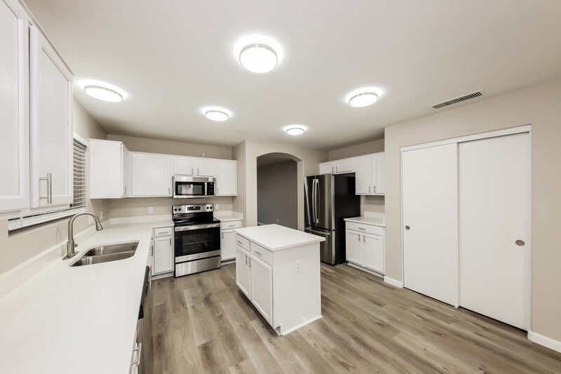 2,155/Mo, 3841 W Villa Linda Dr Glendale, AZ 85310 Kitchen View