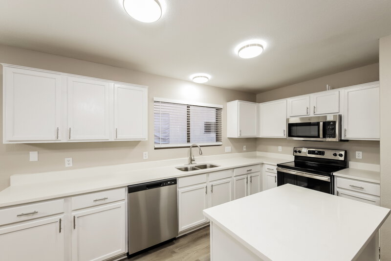 2,155/Mo, 3841 W Villa Linda Dr Glendale, AZ 85310 Kitchen View 2