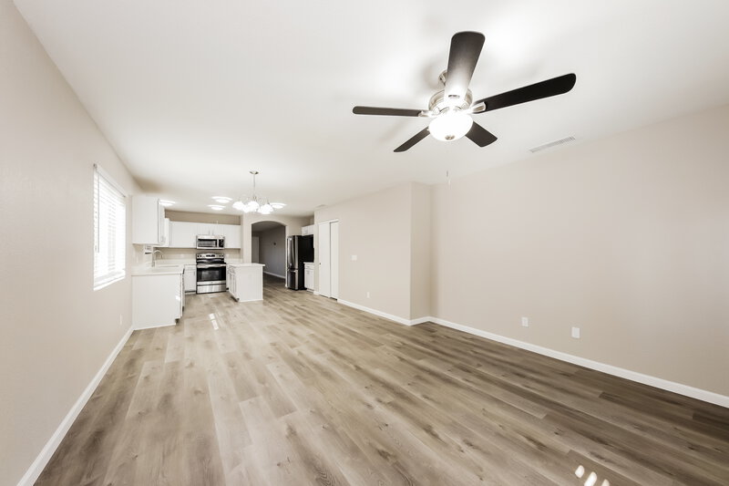 2,155/Mo, 3841 W Villa Linda Dr Glendale, AZ 85310 Family Room View