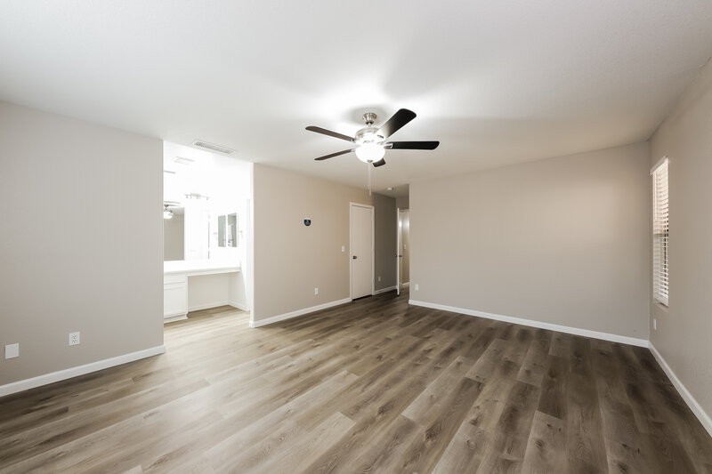 2,155/Mo, 3841 W Villa Linda Dr Glendale, AZ 85310 Main Bedroom View 2