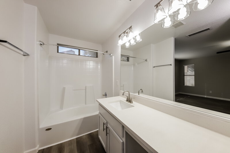 2,155/Mo, 3841 W Villa Linda Dr Glendale, AZ 85310 Main Bathroom View