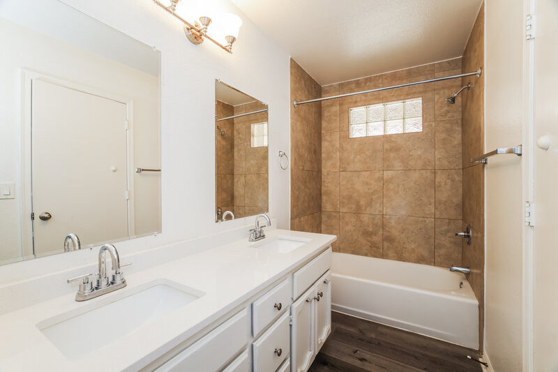 2,750/Mo, 440 E San Pedro Ave Gilbert, AZ 85234 Bathroom View