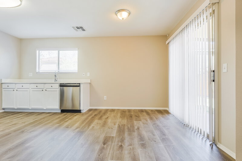 2,185/Mo, 2300 E Gleneagle Dr Chandler, AZ 85249 Dining Room View