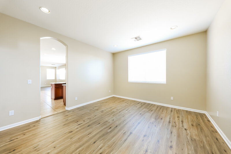 3,060/Mo, 33305 N 21st Dr Phoenix, AZ 85085 Dining Room View