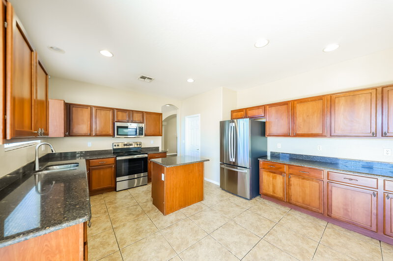 3,060/Mo, 33305 N 21st Dr Phoenix, AZ 85085 Kitchen View