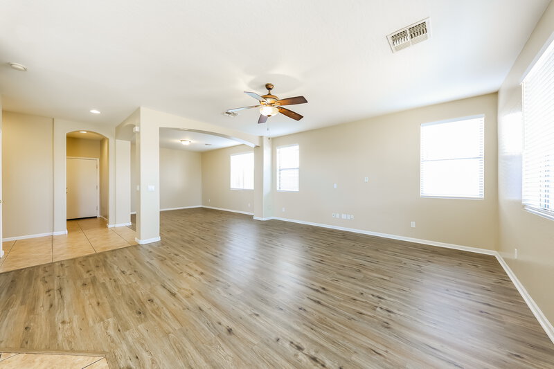 3,060/Mo, 33305 N 21st Dr Phoenix, AZ 85085 Family Room View