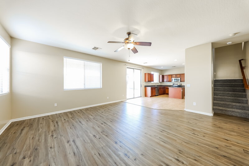 3,060/Mo, 33305 N 21st Dr Phoenix, AZ 85085 Family Room View 2
