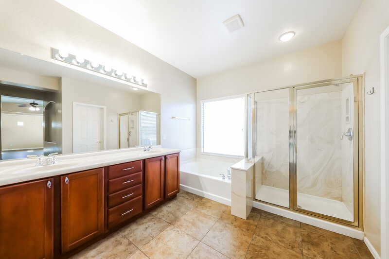 3,060/Mo, 33305 N 21st Dr Phoenix, AZ 85085 Main Bathroom View