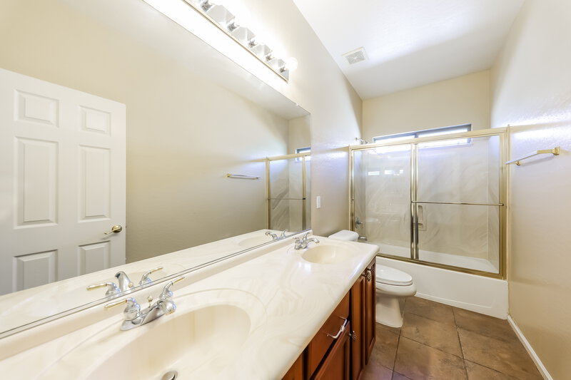 3,060/Mo, 33305 N 21st Dr Phoenix, AZ 85085 Bathroom View