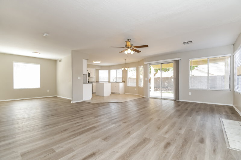 2,755/Mo, 834 E Whitten St Chandler, AZ 85225 Family Room View 2