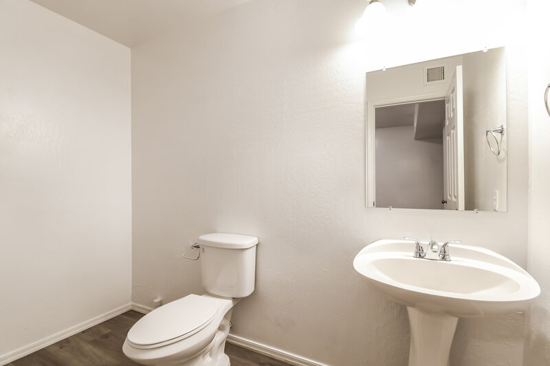 2,755/Mo, 834 E Whitten St Chandler, AZ 85225 Bathroom View