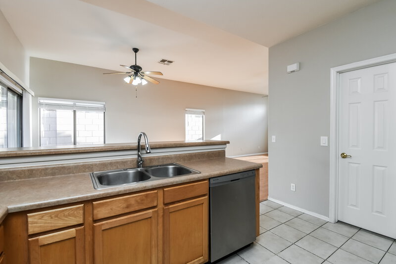 3,195/Mo, 6343 S Nash Way Chandler, AZ 85249 Kitchen View 3