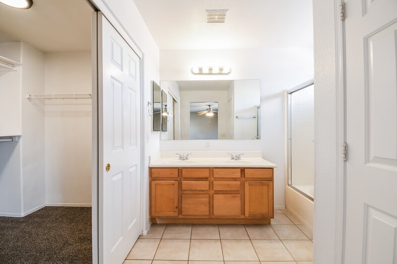 3,195/Mo, 6343 S Nash Way Chandler, AZ 85249 Main Bathroom View 2