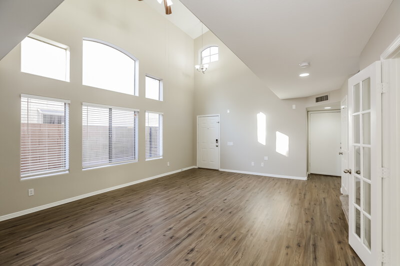 2,340/Mo, 250 W Juniper Ave Unit 67 Gilbert, AZ 85233 Living Room View 2