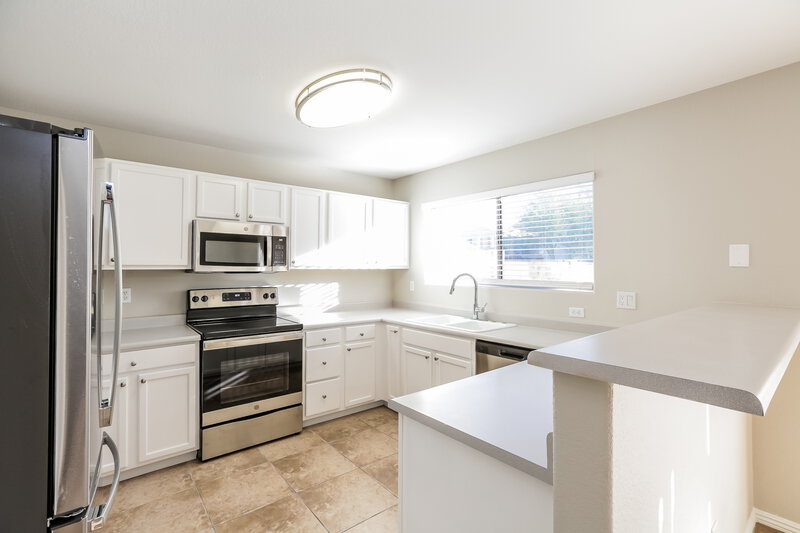 2,340/Mo, 250 W Juniper Ave Unit 67 Gilbert, AZ 85233 Kitchen View