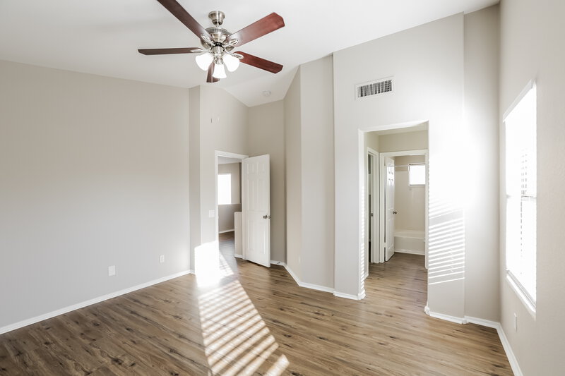 2,340/Mo, 250 W Juniper Ave Unit 67 Gilbert, AZ 85233 Main Bedroom View