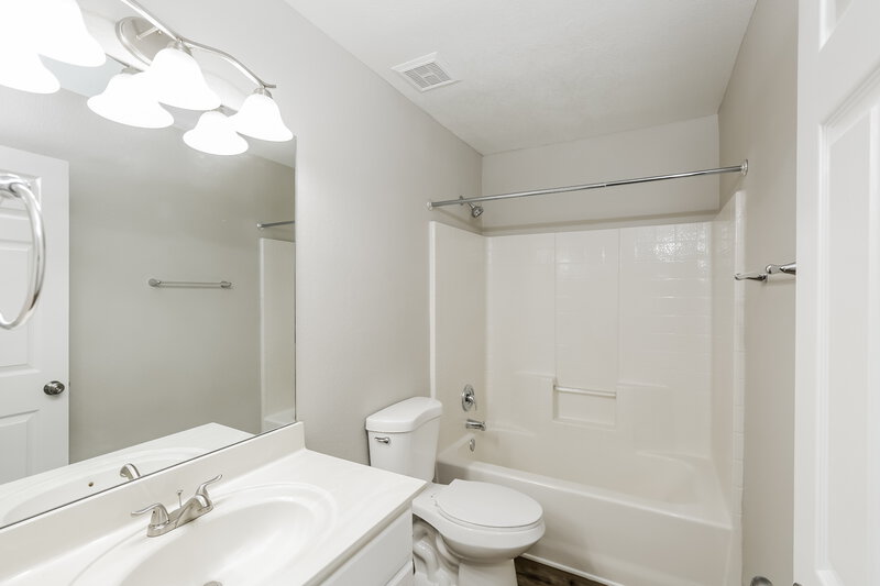 2,340/Mo, 250 W Juniper Ave Unit 67 Gilbert, AZ 85233 Bathroom View