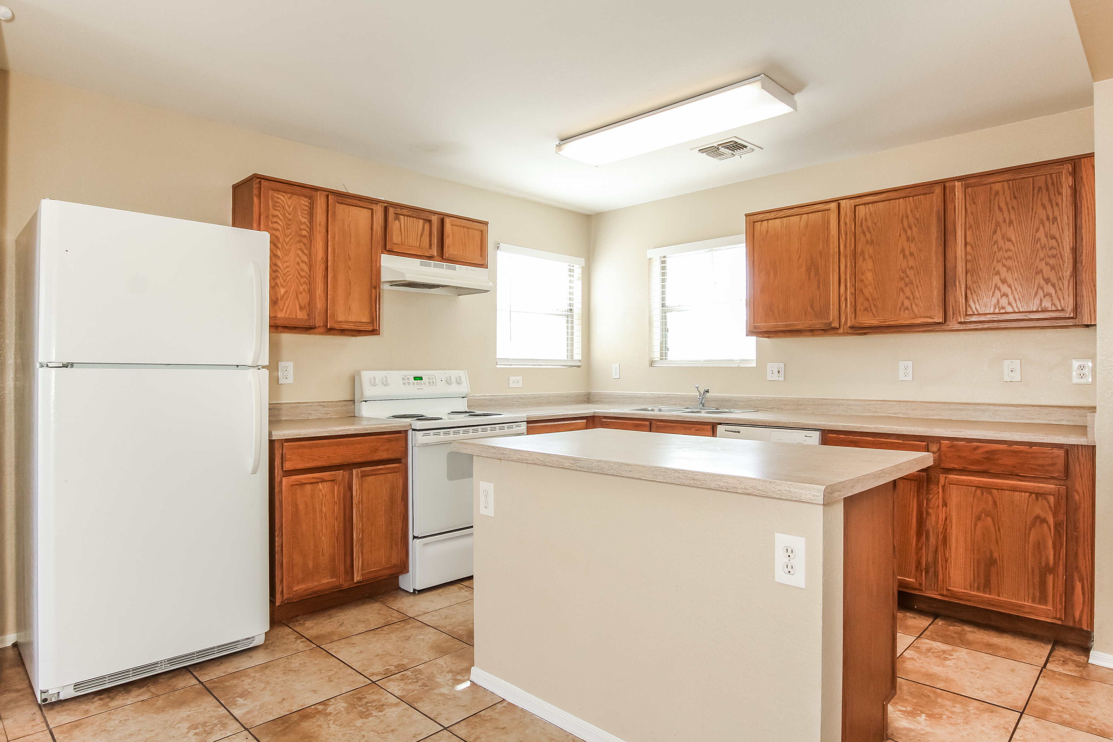 2,635/Mo, 2746 S Southwind Dr Gilbert, AZ 85295 Kitchen View