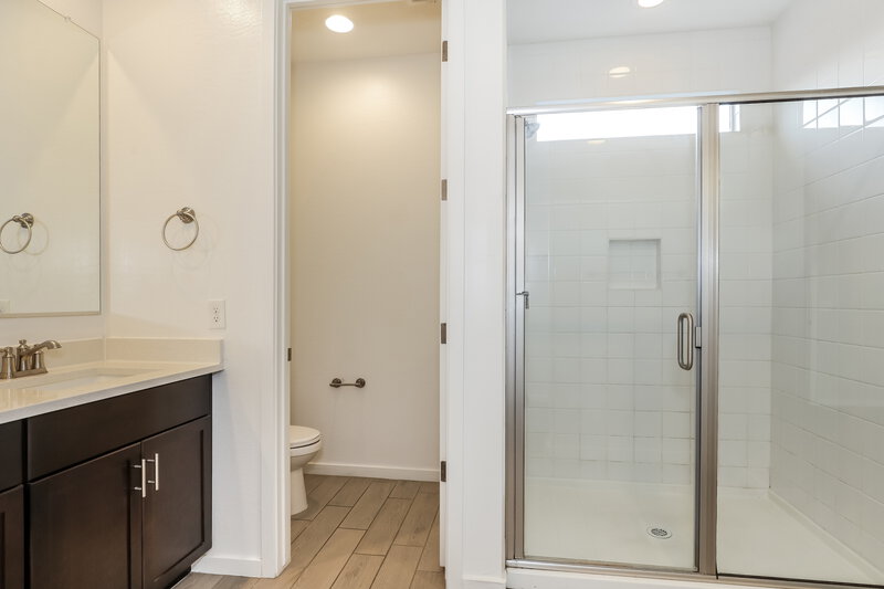 2,535/Mo, 11008 S 56th Ln Laveen, AZ 85339 Main Bathroom View 2