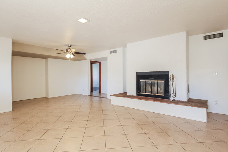 1,995/Mo, 5220 W Christy Dr Glendale, AZ 85304 Living Room View