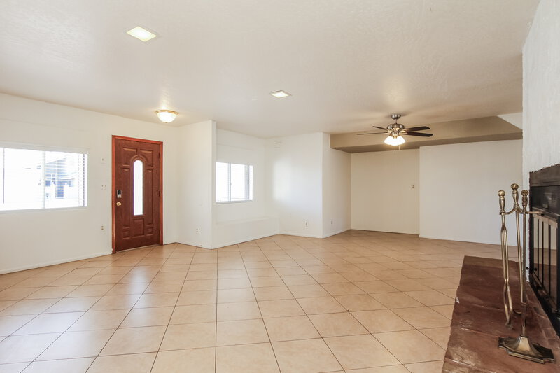 1,995/Mo, 5220 W Christy Dr Glendale, AZ 85304 Living Room View 2