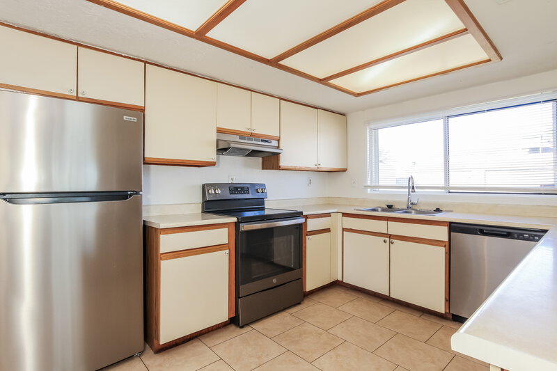 1,995/Mo, 5220 W Christy Dr Glendale, AZ 85304 Kitchen View