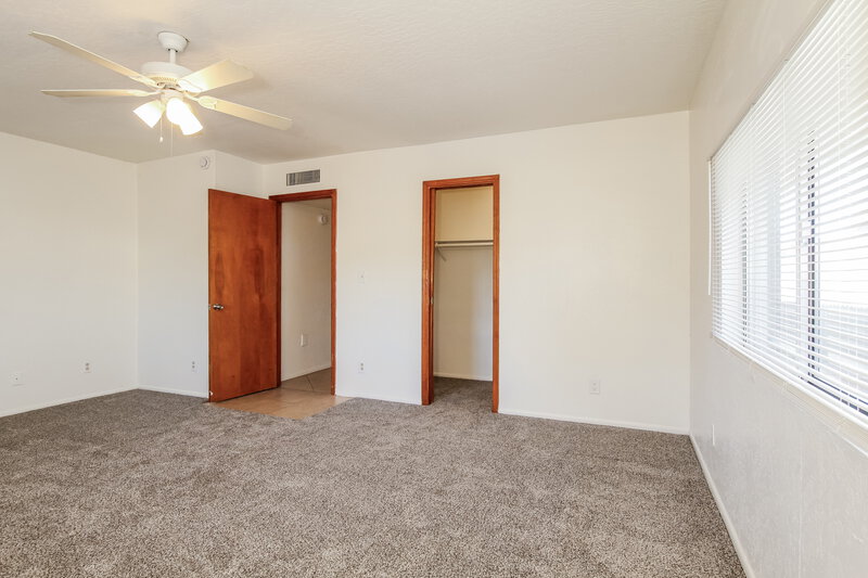 1,995/Mo, 5220 W Christy Dr Glendale, AZ 85304 Main Bedroom View 2
