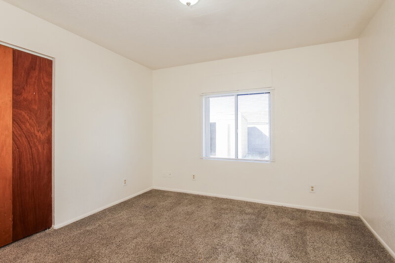 1,995/Mo, 5220 W Christy Dr Glendale, AZ 85304 Bedroom View