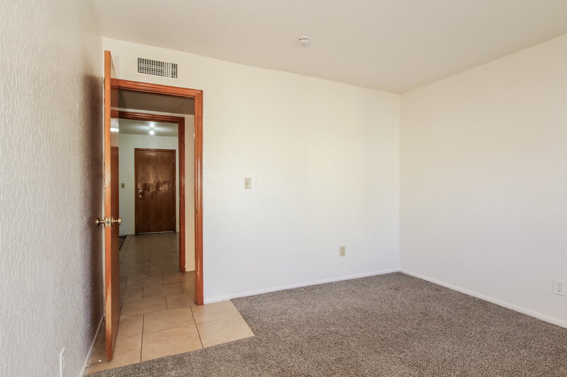 1,995/Mo, 5220 W Christy Dr Glendale, AZ 85304 Bedroom View 3