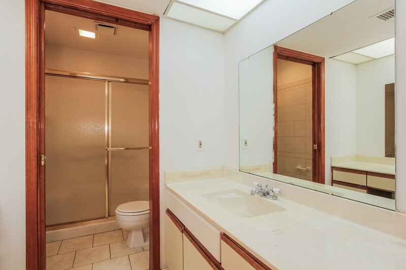 1,995/Mo, 5220 W Christy Dr Glendale, AZ 85304 Bathroom View