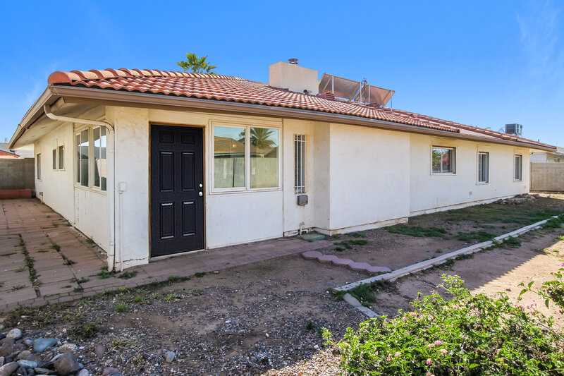 1,995/Mo, 5220 W Christy Dr Glendale, AZ 85304 Rear View 2