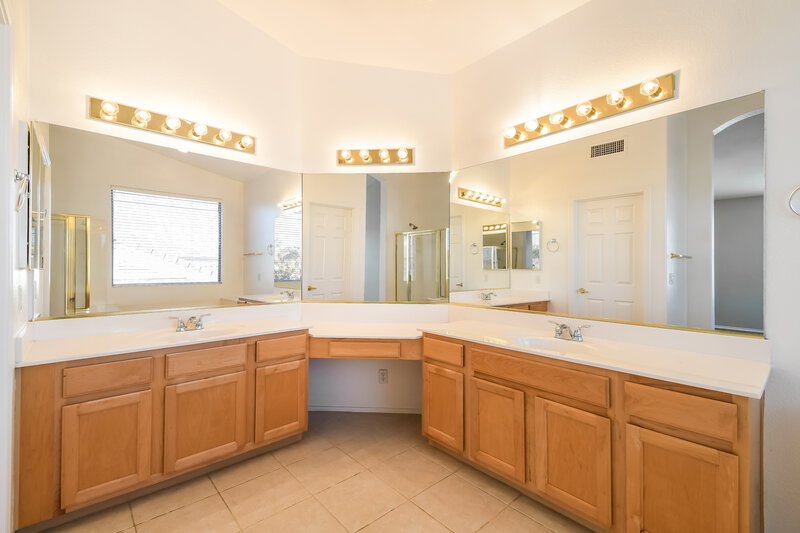 2,780/Mo, 9435 E Lompoc Ave Mesa, AZ 85209 Main Bathroom View 2