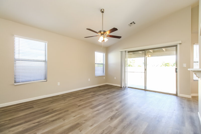 2,220/Mo, 341 N Fresno St Chandler, AZ 85225 Living Room View