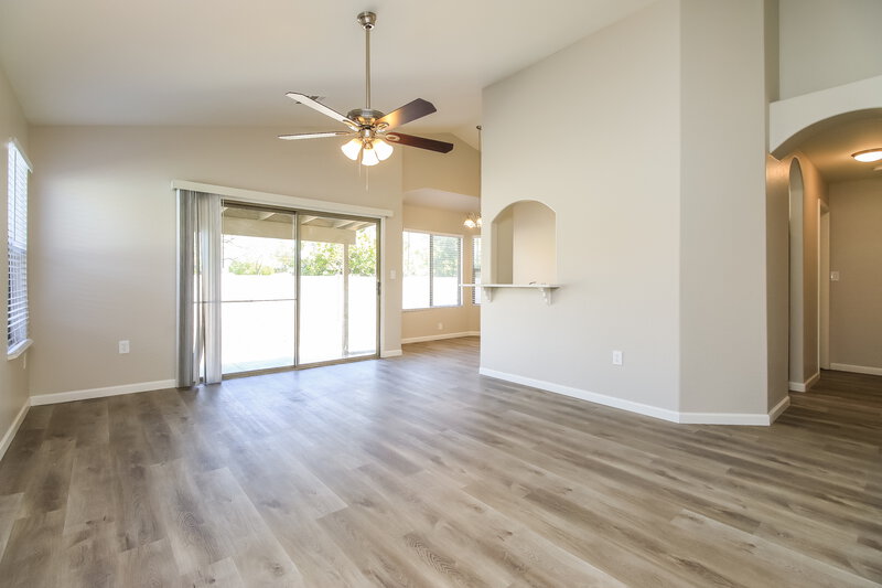 2,220/Mo, 341 N Fresno St Chandler, AZ 85225 Living Room View 2