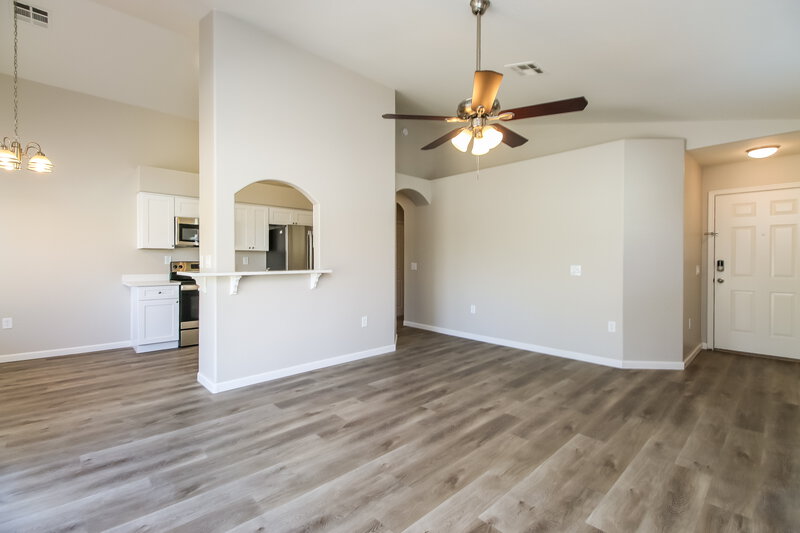 2,220/Mo, 341 N Fresno St Chandler, AZ 85225 Living Room View 3