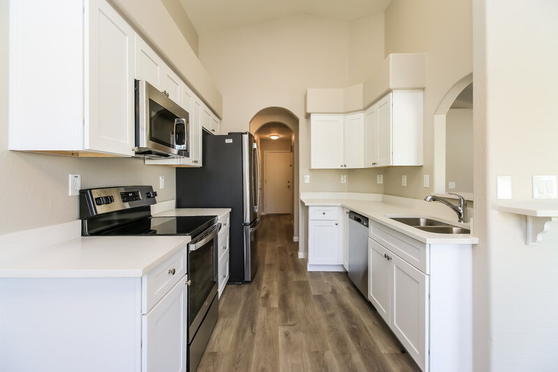 2,220/Mo, 341 N Fresno St Chandler, AZ 85225 Kitchen View