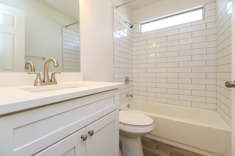 2,220/Mo, 341 N Fresno St Chandler, AZ 85225 Bathroom View
