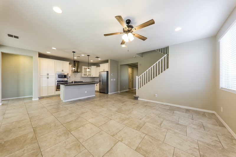 3,135/Mo, 10642 W Anna Ave Peoria, AZ 85383 Living Room View 2
