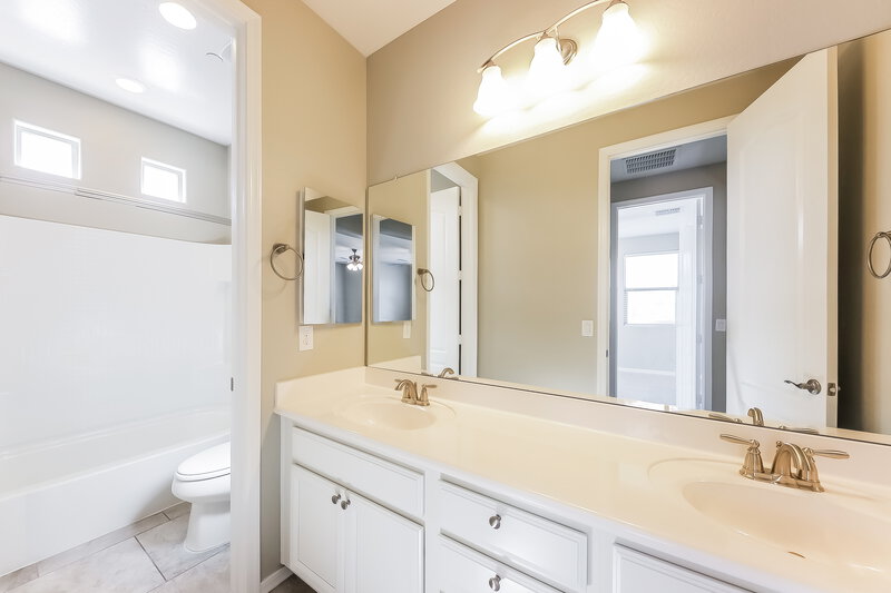 3,475/Mo, 10642 W Anna Ave Peoria, AZ 85383 Bathroom View