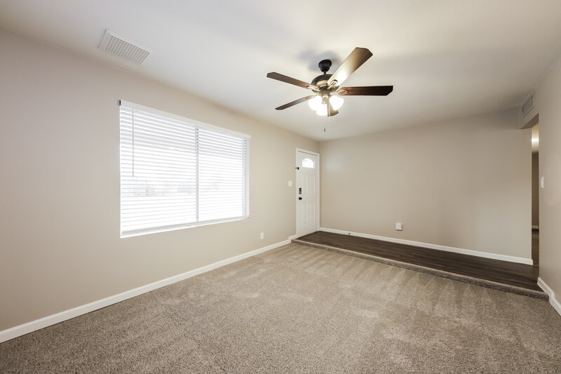 2,030/Mo, 11002 N 42nd Ave Phoenix, AZ 85029 Living Room View 2