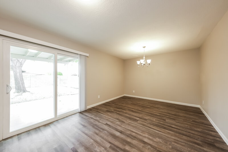 2,030/Mo, 11002 N 42nd Ave Phoenix, AZ 85029 Living Room View 3