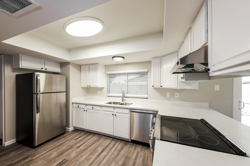 2,030/Mo, 11002 N 42nd Ave Phoenix, AZ 85029 Kitchen View