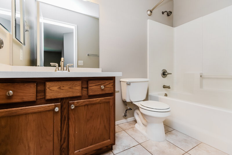 2,215/Mo, 8748 E Crescent Ave Mesa, AZ 85208 Main Bathroom View