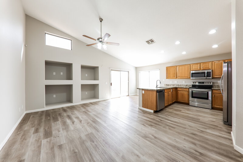 1,975/Mo, 22039 N 107th Dr Sun City, AZ 85373 Family Room View