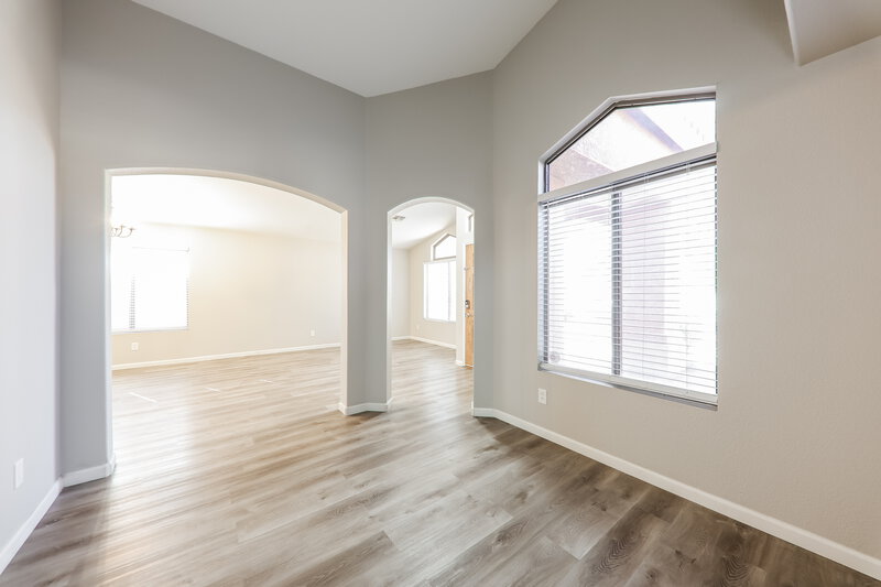 1,975/Mo, 22039 N 107th Dr Sun City, AZ 85373 Sitting Room View