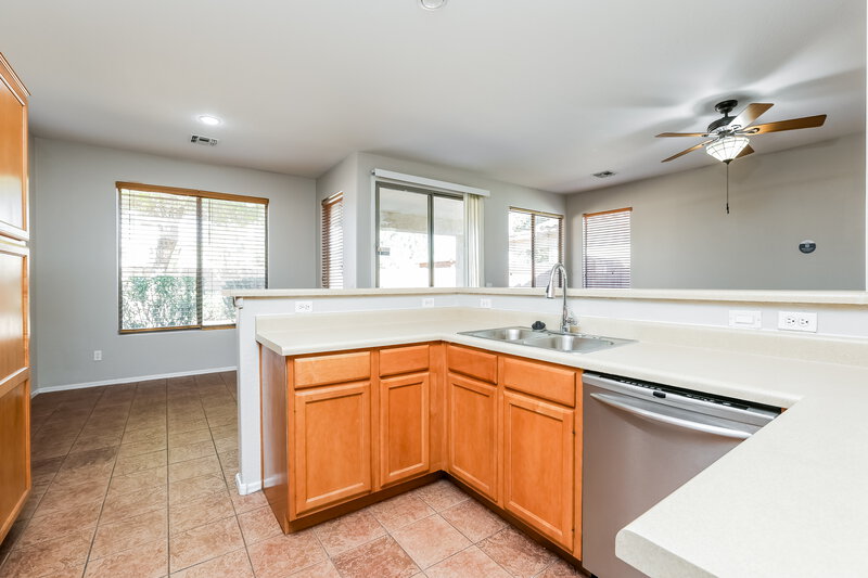 1,840/Mo, 3234 N 126th Dr Avondale, AZ 85392 Kitchen View 2